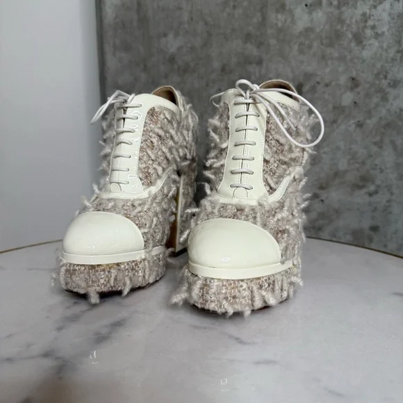 Chanel CC Cream Furry Patent Lace Up Cap Toe Block Heel Oxford - Picture 9 of 14